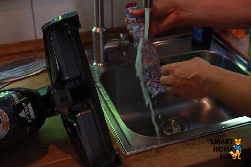 Bürste in der Halterung der Ladestation